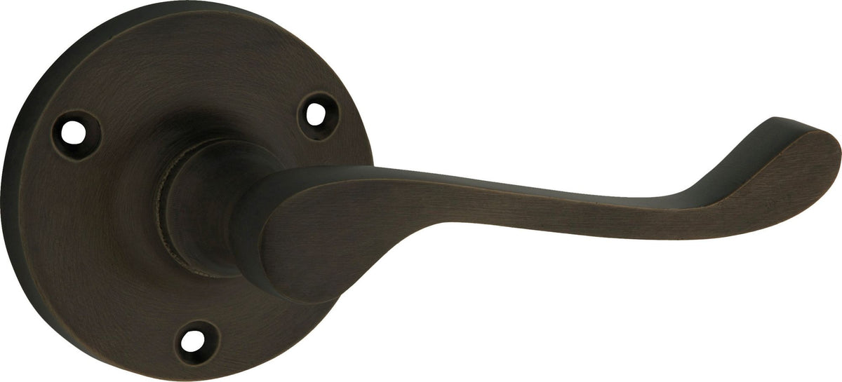 Tradco Victorian Door Lever on Round Rose - Antique Brass (0850)